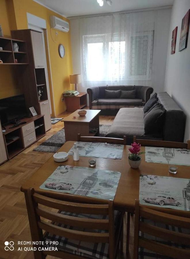 Apartman Marina Sa Garazom โนวีซาด ภายนอก รูปภาพ
