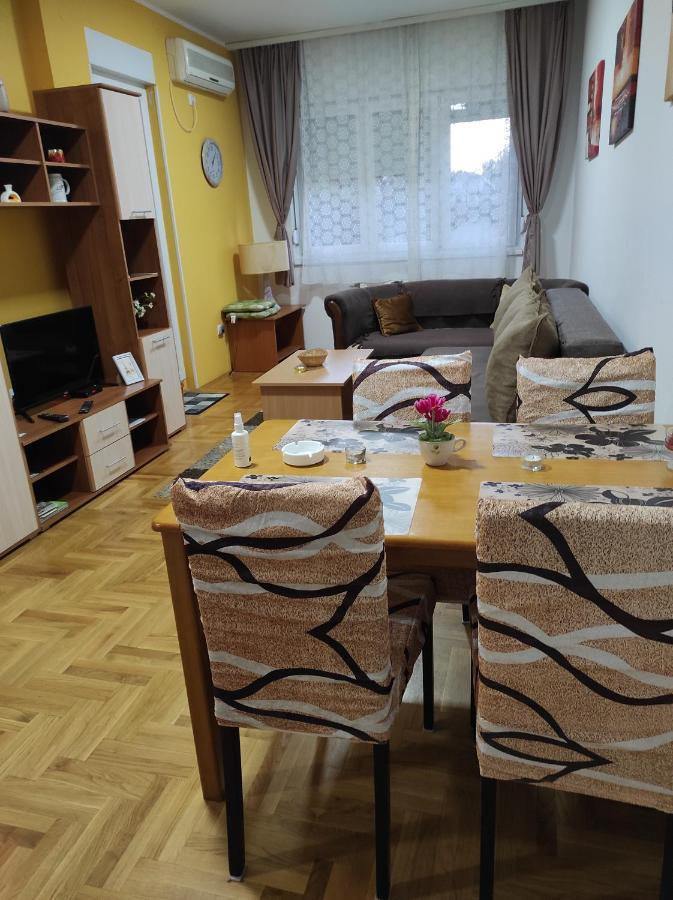 Apartman Marina Sa Garazom โนวีซาด ภายนอก รูปภาพ